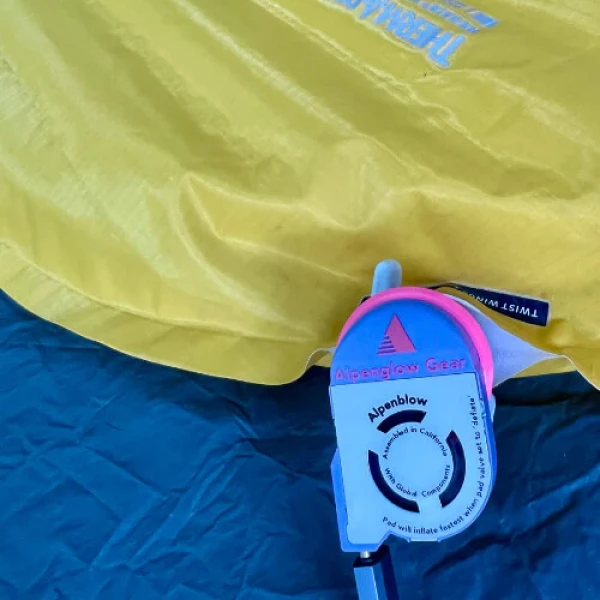 An electronic pad inflator. Photo by AlpenGlow Gear